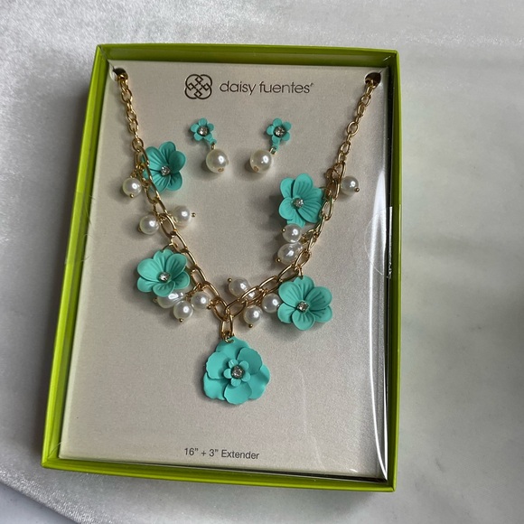 Set De Bijoux Fantaisie Classique - Collier Et Boucles D'oreilles Neufs Avec étiquettes (NWT)